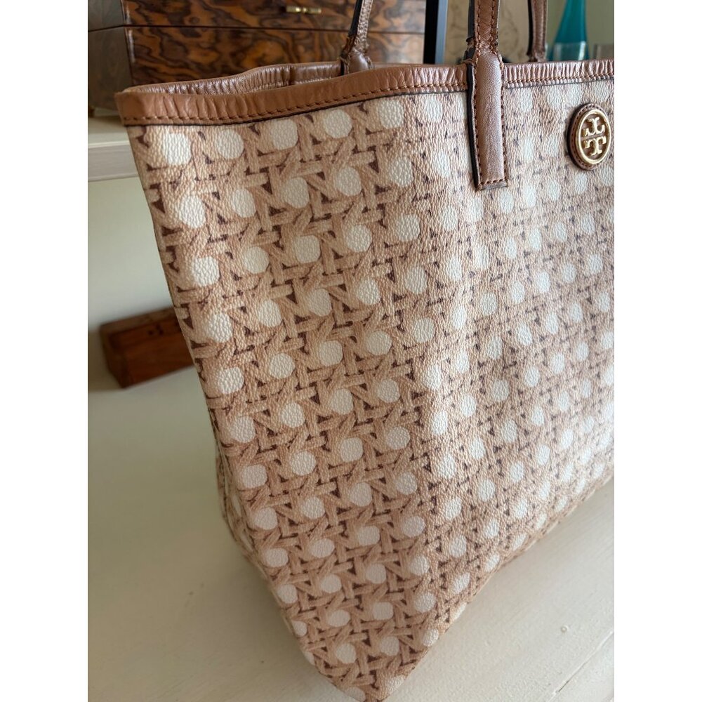 Tory Burch Ever-Ready Zip Beige Tote Bag - Picture 3 of 15